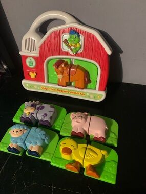 Vintage LeapFrog Fridge Farm Magnetic Animals Barn Toy Working